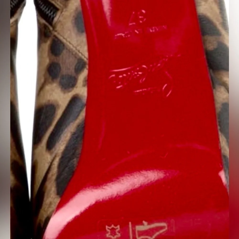 Christian Louboutin Leopard print kid leather ankle bootie. EU37kid leather.